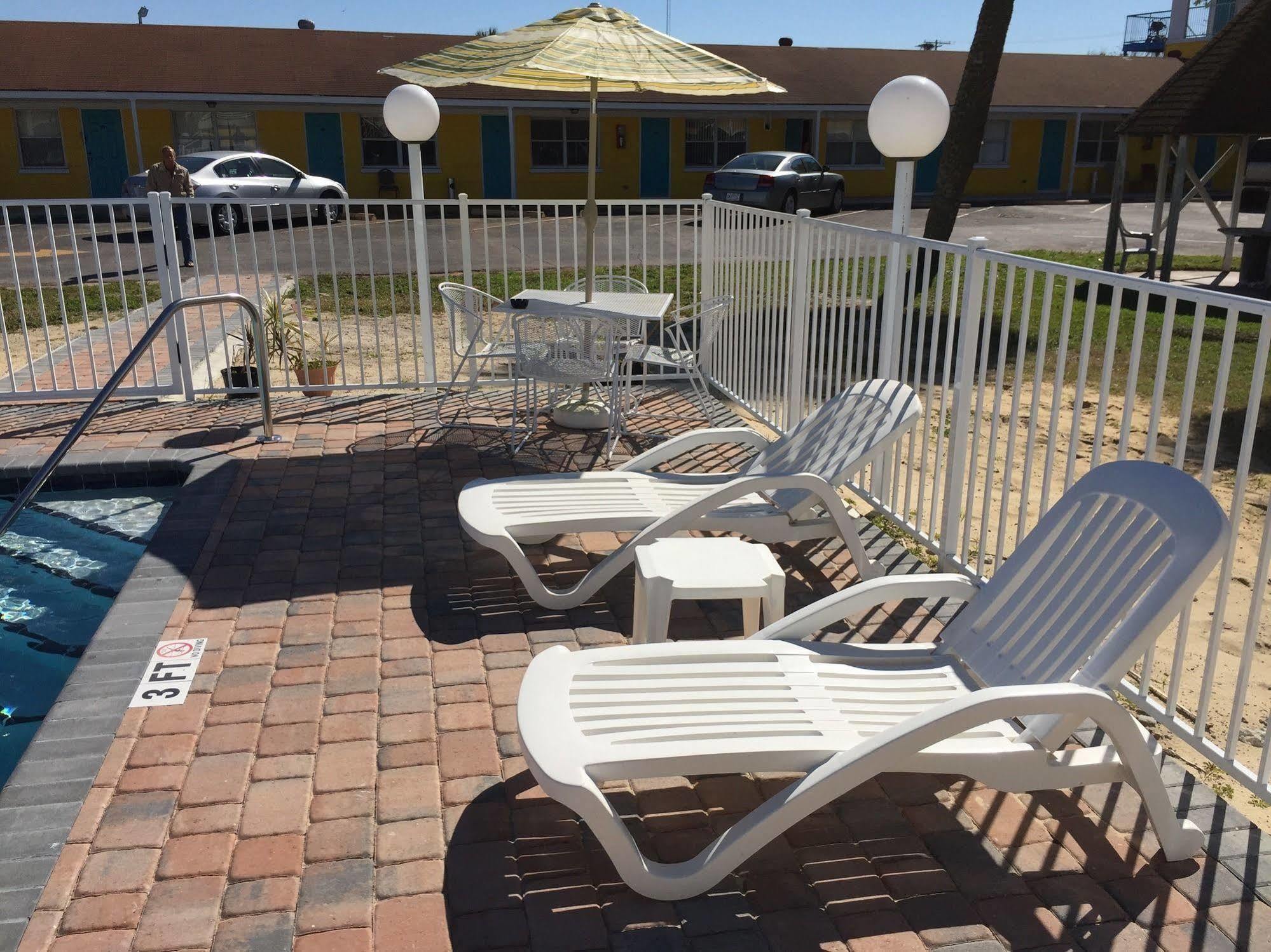 Economy Suites Cypress Gardens Exterior photo